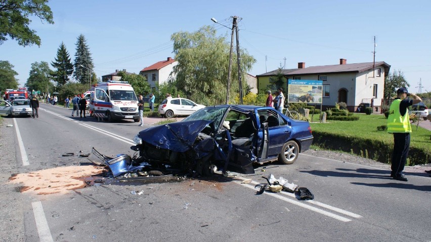 Groźny wypadek w Trębaczewie. Kierowcy poważnie ranni [ZDJĘCIA]