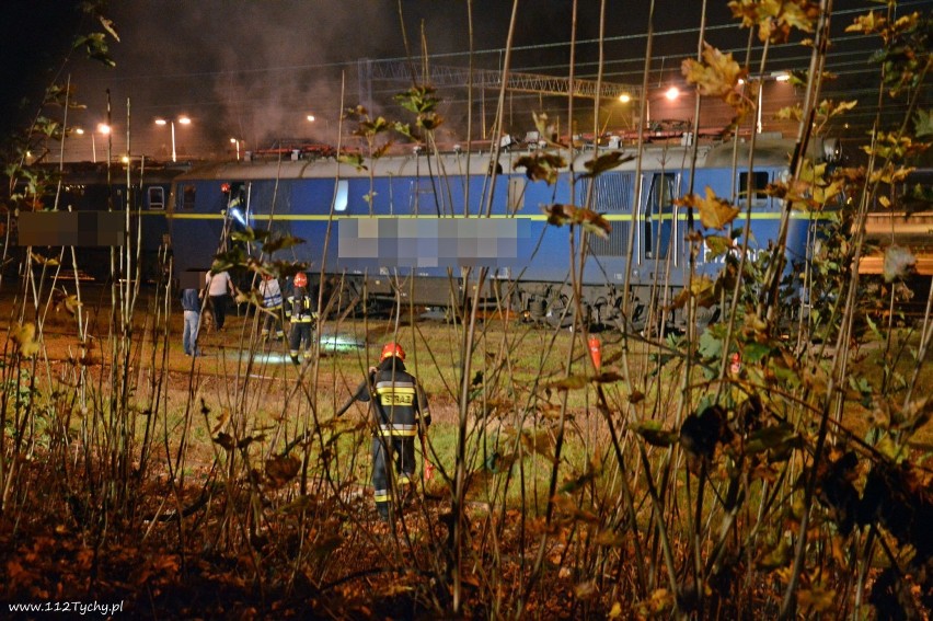 Tychy: Pożar lokomotywy na stacji PKP [ZDJĘCIA z akcji]