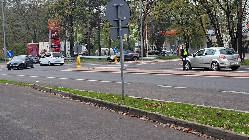 Chodzież: policyjna akcja „Znicz”. Do 2 listopada zmiany w organizacji ruchu przy cmentarzu w Chodzieży