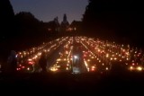 Wszystkich Świętych 2021. Cmentarz Centralny w Szczecinie nocą zachwyca wyjątkowym klimatem ZDJĘCIA 
