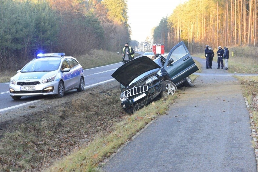 Wpadł w poślizg i wylądował w rowie