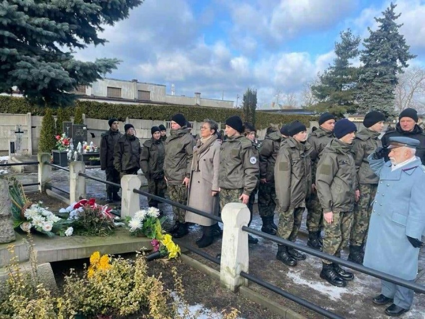 Pamięć powstańców uczczono podczas uroczystości na cmentarzu