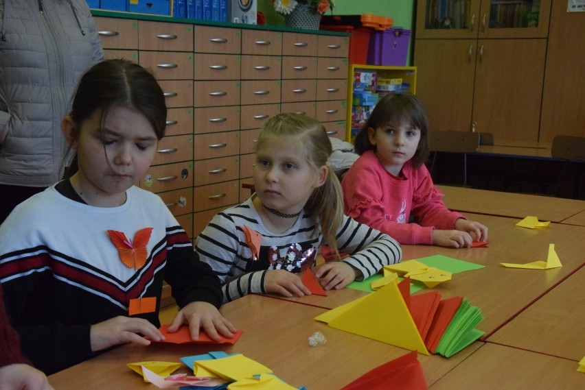 XVIII Święto Origami. Papierowe dzieła sztuki w Szkole Podstawowej nr 47 (zdjęcia)