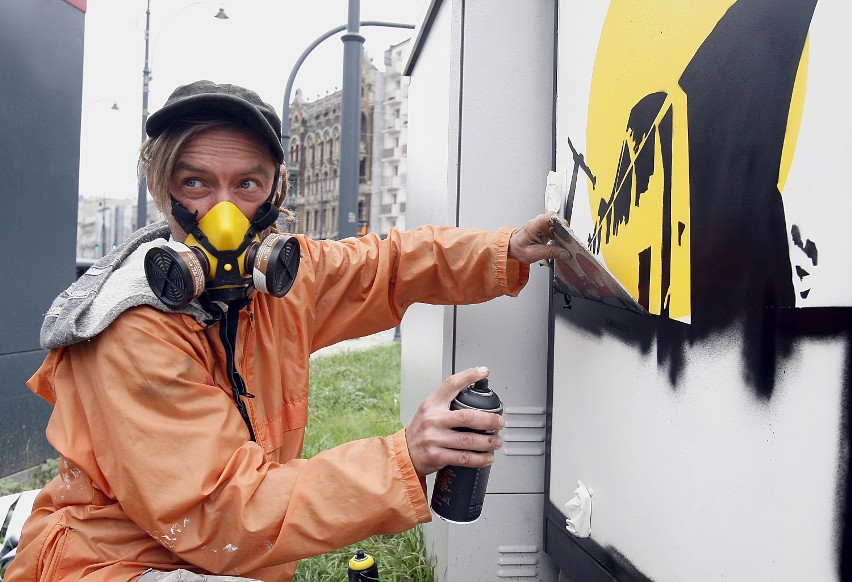 Graffiti ozdobi skrzynki elektryczne w Łodzi