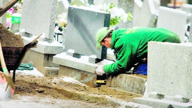 Pomyłki na cmentarzach zdarzają się niezwykle rzadko, ale są bardzo przykre dla rodzin