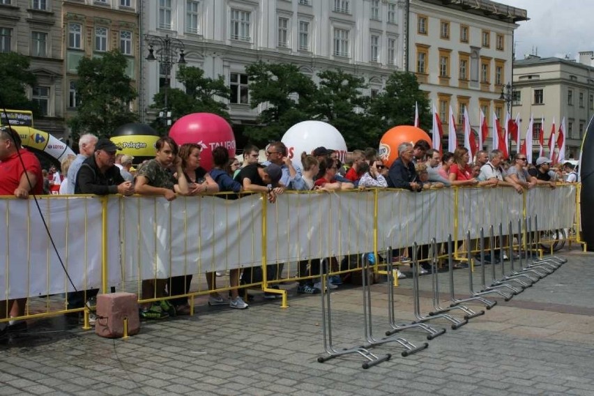 Tour de Pologne 2019 Kraków. Tłum kibiców towarzyszył kolarzom na Rynku [ZDJĘCIA]