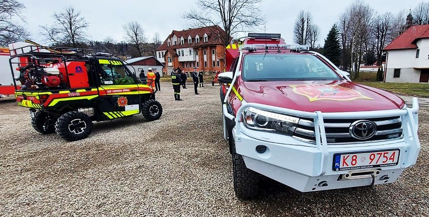 Łososina Górna. Druhowie z OSP dojadą teraz wszędzie i zawsze. Mają nowe pojazdy