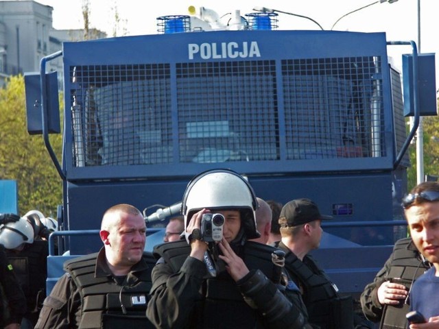 http://en.wikipedia.org/wiki/File:Police_Poland_1_AB.jpg