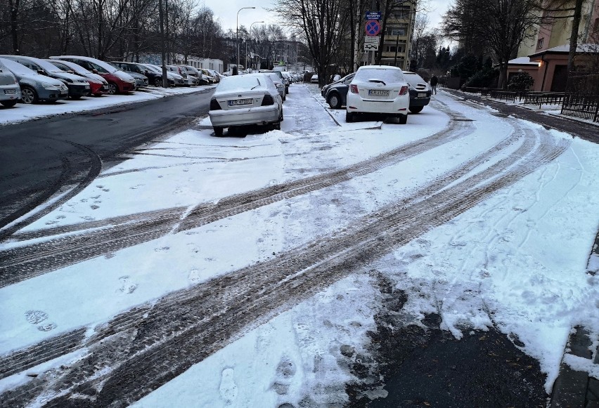 Zima w Krakowie i Małopolsce. Drogi nawet przejezdne, znów może sypać [ZDJĘCIA]