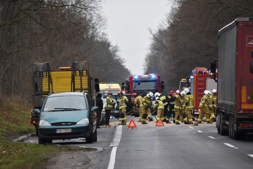 Wypadek na DW 434! W miejscowości Czmoń zderzyły się dwa pojazdy. Jedna osoba poszkodowana