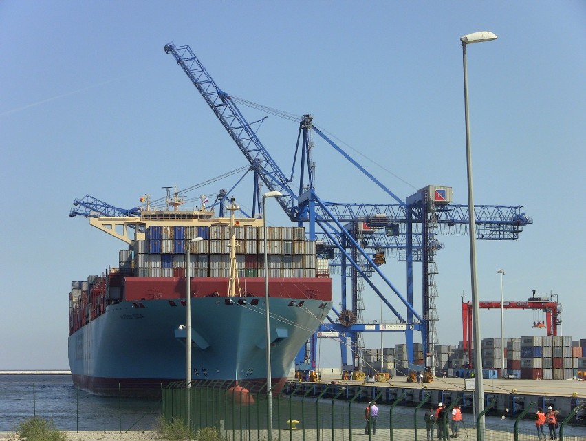 Najdłuższy kontenerowiec wpłynął do Portu Północnego DCT