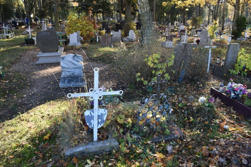 Ostatnie dni przygotowań do 1 listopada na stargardzkim cmentarzu. ZDJĘCIA