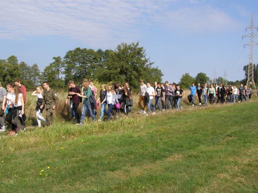 Samorząd uczniowski włączył się w akcję "Pomoc mierzona...