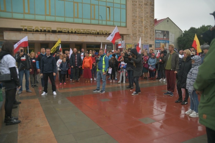 W Radomiu odbyła się manifestacja Stop Covid i w obronie praw oraz wolności. Zobacz zdjęcia