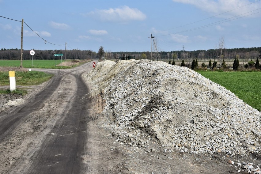 Przebudowa pasa drogowego drogi powiatowej nr 2713P Łomnica - Nowy Dwór w systemie "zaprojektuj i wybuduj"