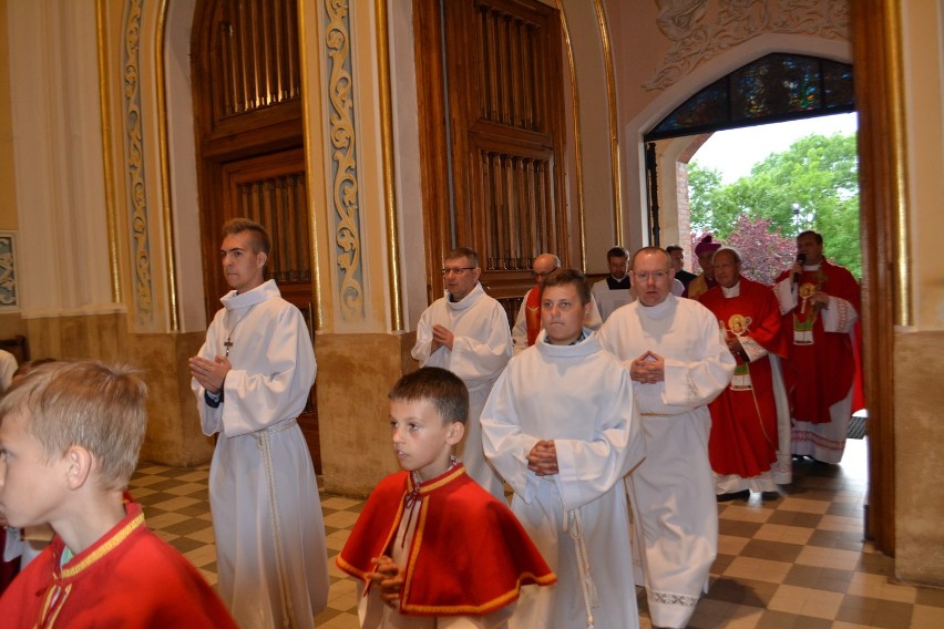 Abp Wacław Wacław Depo, udzielił sakramentu bierzmowania młodzieży w Myszkowie ZDJĘCIA