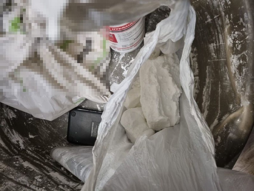 W mieszkaniu 35-latka policjanci z Wejherowa, Rumi i Redy zabezpieczyli ponad 1,5 kilograma amfetaminy | ZDJĘCIA