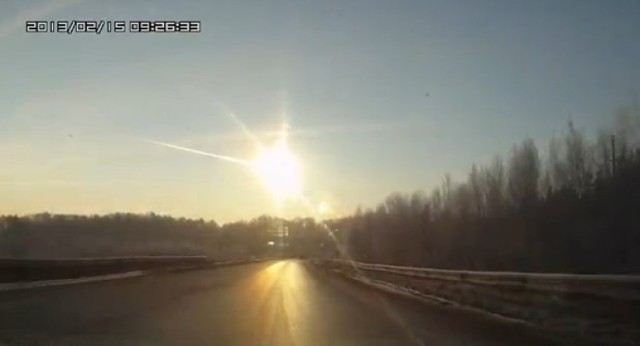 Deszcz meteorów spadł nad obwodem czelabińskim na Uralu.