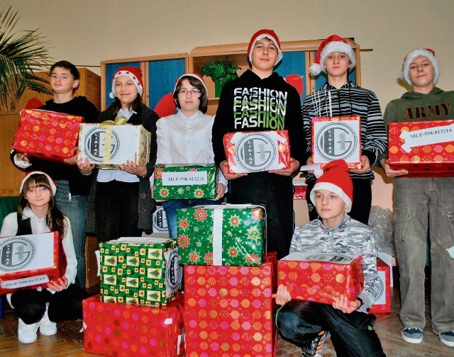 Uczniom z Gimnazjum nr 1 w Libiążu udało się zebrać piętnaście pudeł z prezentami