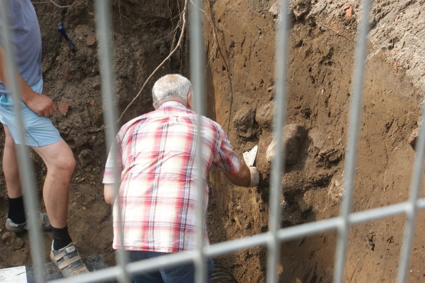 Palenisko sprzed 2000 lat odkopane na ul.T eatralnej! (zdjęcia)