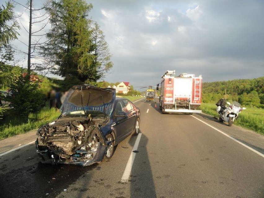 Wypadek na dk 28 w Paszynie. Dziecko i kobieta nie żyją. Pięć aut rozbitych [ZDJĘCIA]