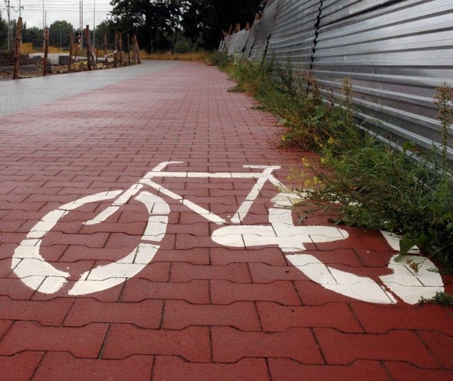 Trakt spacerowy jest przewidziany zarówno dla pieszych, jak i rowerzystów