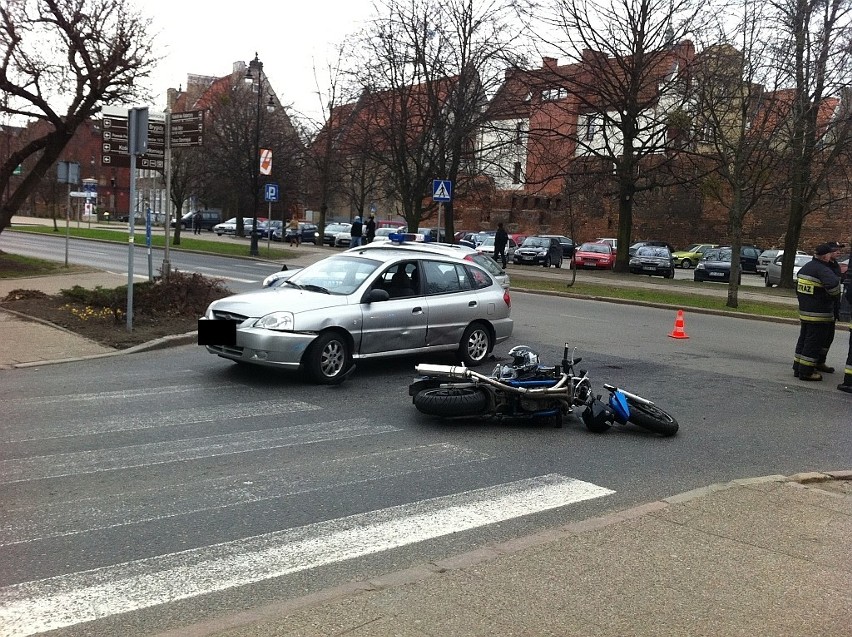 Wypadek na Podwalu Staromiejskim. Dwie osoby ranne