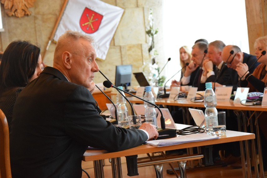 Sesja Rady Miasta Kraśnik. Sprawdź nad jakimi uchwałami obradowali radni (ZDJĘCIA, WIDEO)