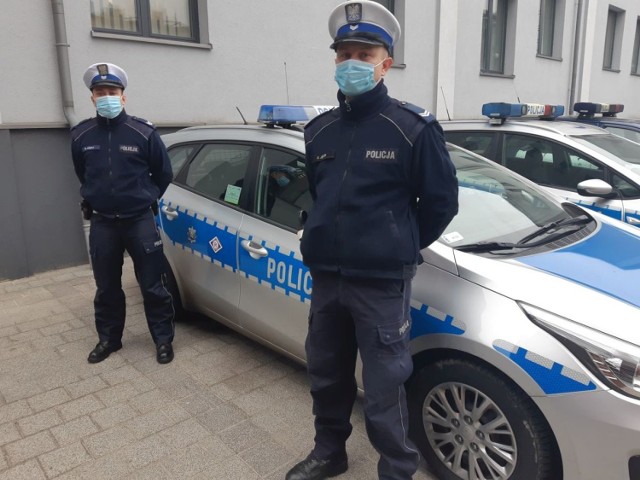 W środę (3 marca) po godzinie 15 na ulicy Poznańskiej w Inowrocławiu patrol ruchu drogowego w składzie starszy sierżant Ariel Jęcek i sierżant sztabowy Radosław Białka, zatrzymał do kontroli pojazd marki BMW