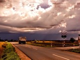 Sierpniowa burza w powiecie puckim. Ciężkie chmury koło Osłonina i nad Gdynią | ZDJĘCIA