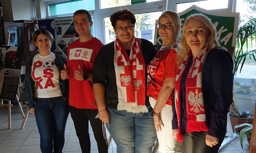 Radomsko. Tak młodzież z "drzewniaka" kibicuje polskiej reprezentacji na Mundialu. ZDJĘCIA