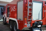 Janiewice: Dotkliwe straty w pożarze, jedna osoba zabrana karetką do szpitala