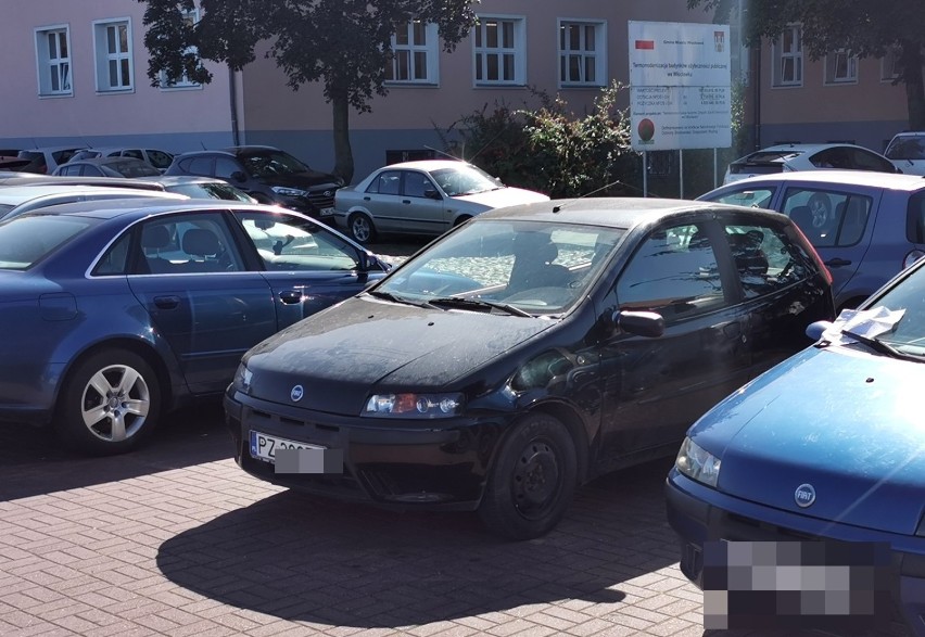 Akcja policji na parkingu przed "Chemikiem" we Włocławku....