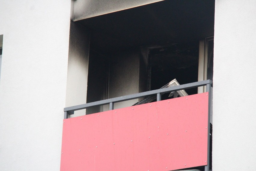 Pożar strawił mieszkanie na drugim piętrze bloku przy ulicy...