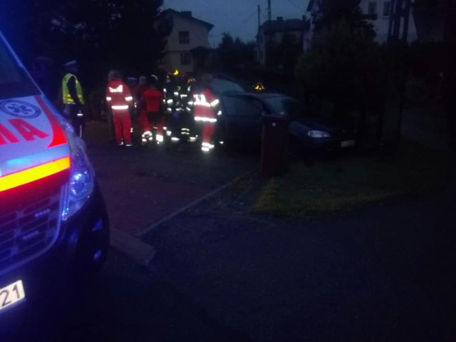 Na ulicy Powstańców Śl. opel wypadł z drogi