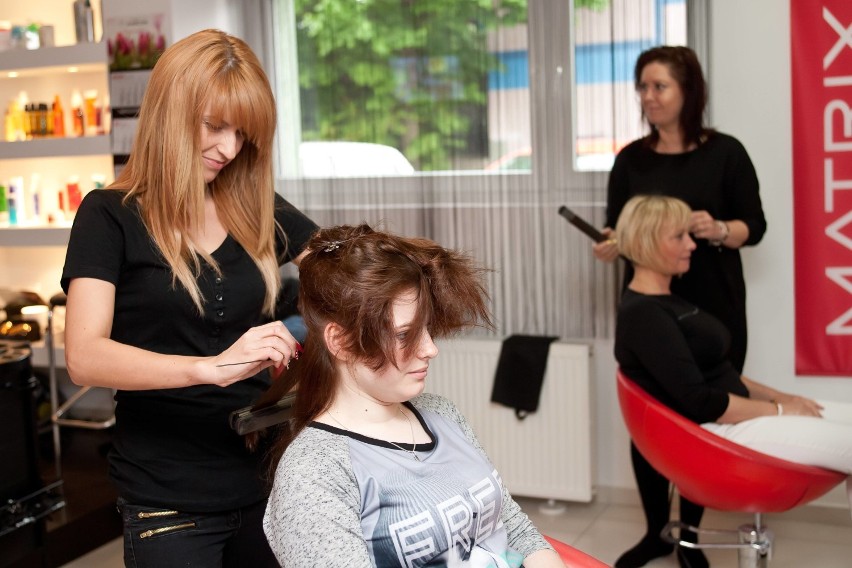 Świetna fryzura zrobiona w Salonie Fryzjerskim „Patra" sprawi, że odmłodniejesz