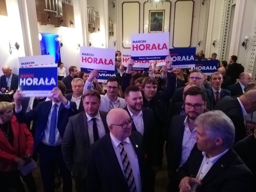 Wybory parlamentarne 2019. Prawo i Sprawiedliwość - wieczór wyborczy na żywo w gdańskim Akwenie [zdjęcia, wideo]