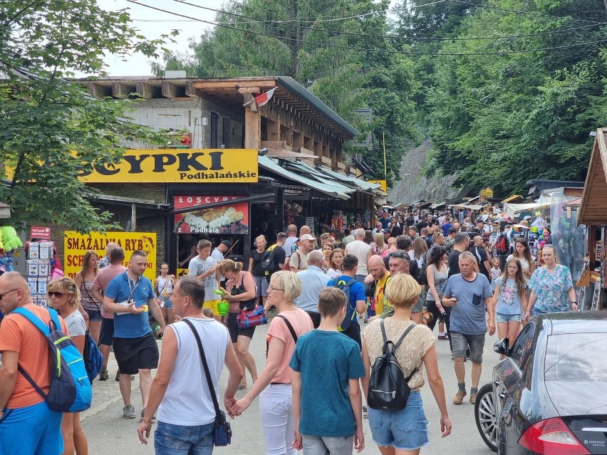 Solina przeżywa oblężenie. Zobacz, jak turyści spędzają słoneczny weekend nad Jeziorem Solińskim [ZDJĘCIA]