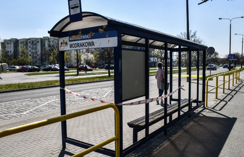 Wandale na Wyżynach w Bydgoszczy znów dali znać o sobie. Wiata rozbita w pył