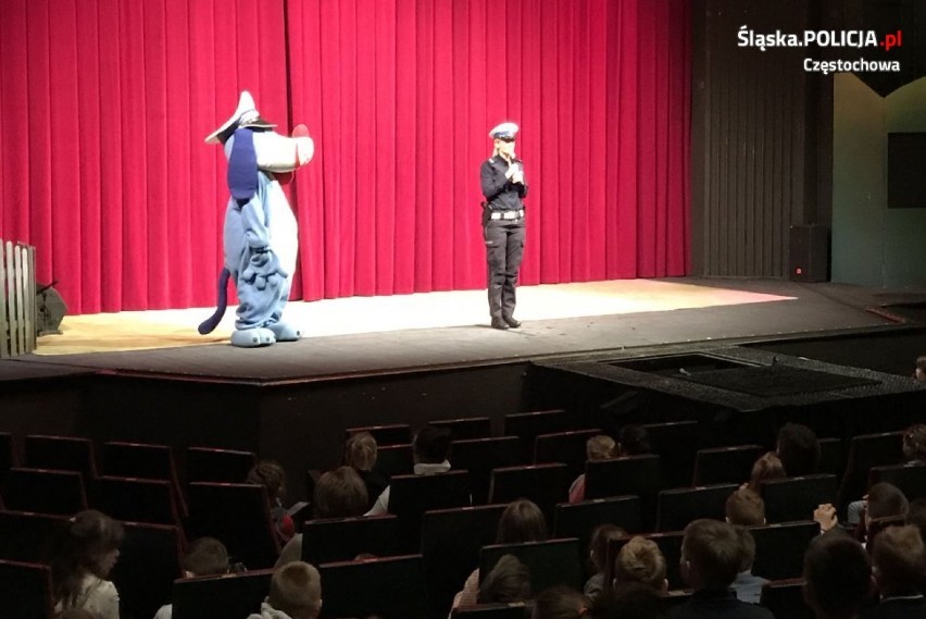 Policjantka ze Sznupkiem w czestochowskim teatrze. Dla dzieci ZDJĘCIA