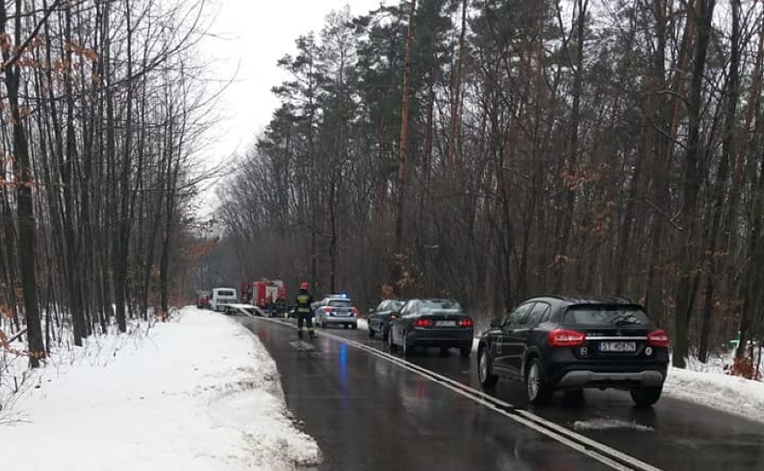 Skutki wypadku na ulicy Wodzisławskiej w Rogowie