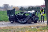 Wypadek w Izdebnie - kierowca jednego auta najechał na tył drugiego, dwie poszkodowane osoby trafiły do szpitali w regionie