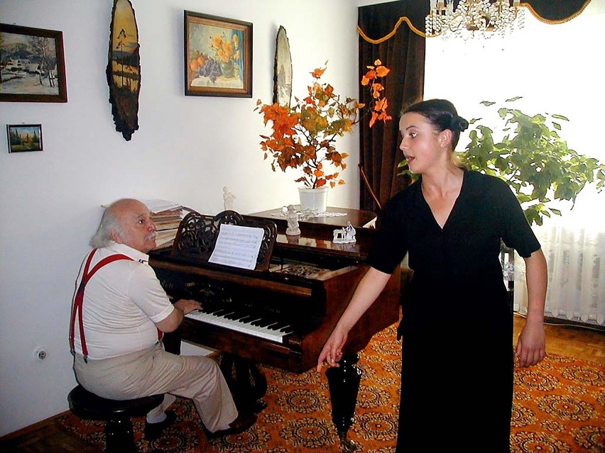 Tak w 1999 r. Katarzyna Zielińska uczyła się śpiewania w rodzinnym domu w Starym Sączu ARCHIWALNE ZDJĘCIA