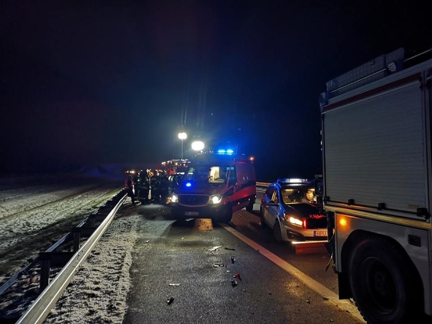 Wypadek na autostradzie A2. Mieszkaniec powiatu pilskiego uderzył w tył naczepy ciężarówki!