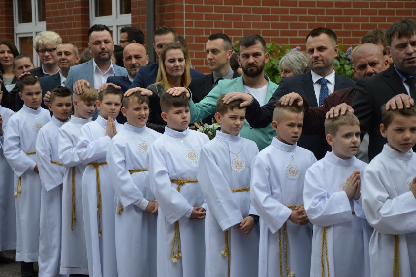 23 dziewczynki i 19 chłopców przyjęło I Komunię Świętą w Sanktuarium św. Jakuba Ap. w Lęborku