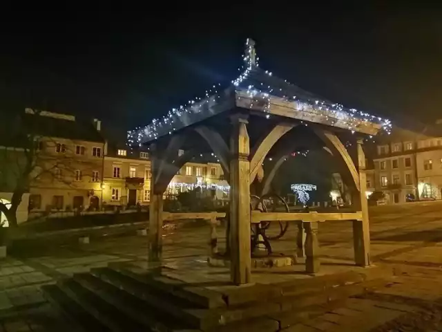 W Królewskim Mieście Sandomierzu świąteczne iluminacje rozbłysną za kilkanaście dni. Ozdobiona zostanie między innymi zabytkowa studia na rynku.
