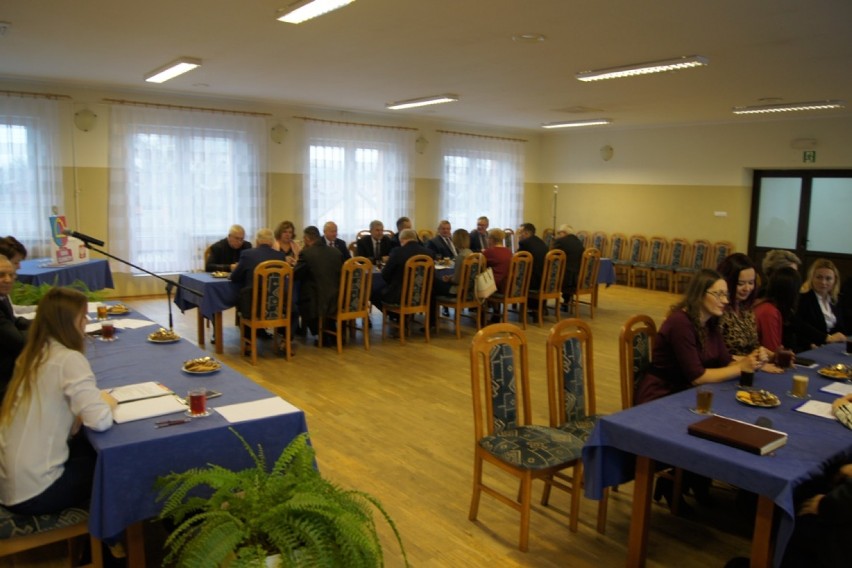 Pierwsza sesja Rady Gminy w Czarnożyłach. Radni i wójt złożyli ślubowanie[FOTO]
