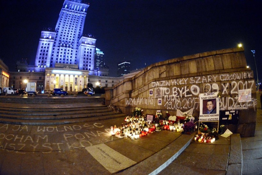Prokuratura umorzyła śledztwo w sprawie samopodpalenia Piotra Szczęsnego