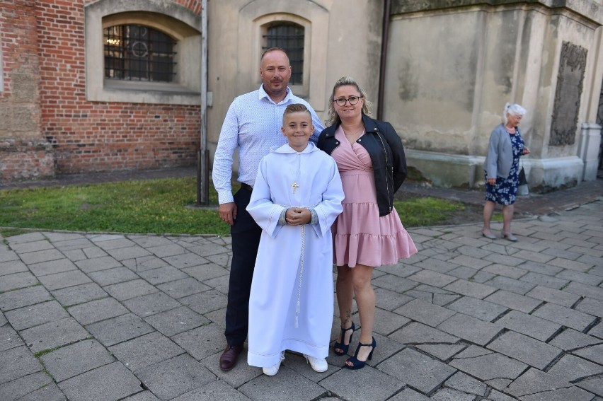 Pierwsza Komunia Święta w parafii św. Krzyża w Lesznie - 15 maja 2022 ZDJĘCIA
