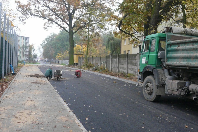 Ulica Tadeusza Kawki na finiszu. Kończą się prace przy budowie miejskiej schetynówki